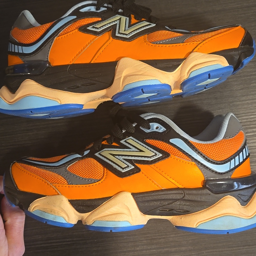 New Balance 9060 "Sun Glow" Youth Size 6(womens 7.5) -preouwned - Picture 2 of 8